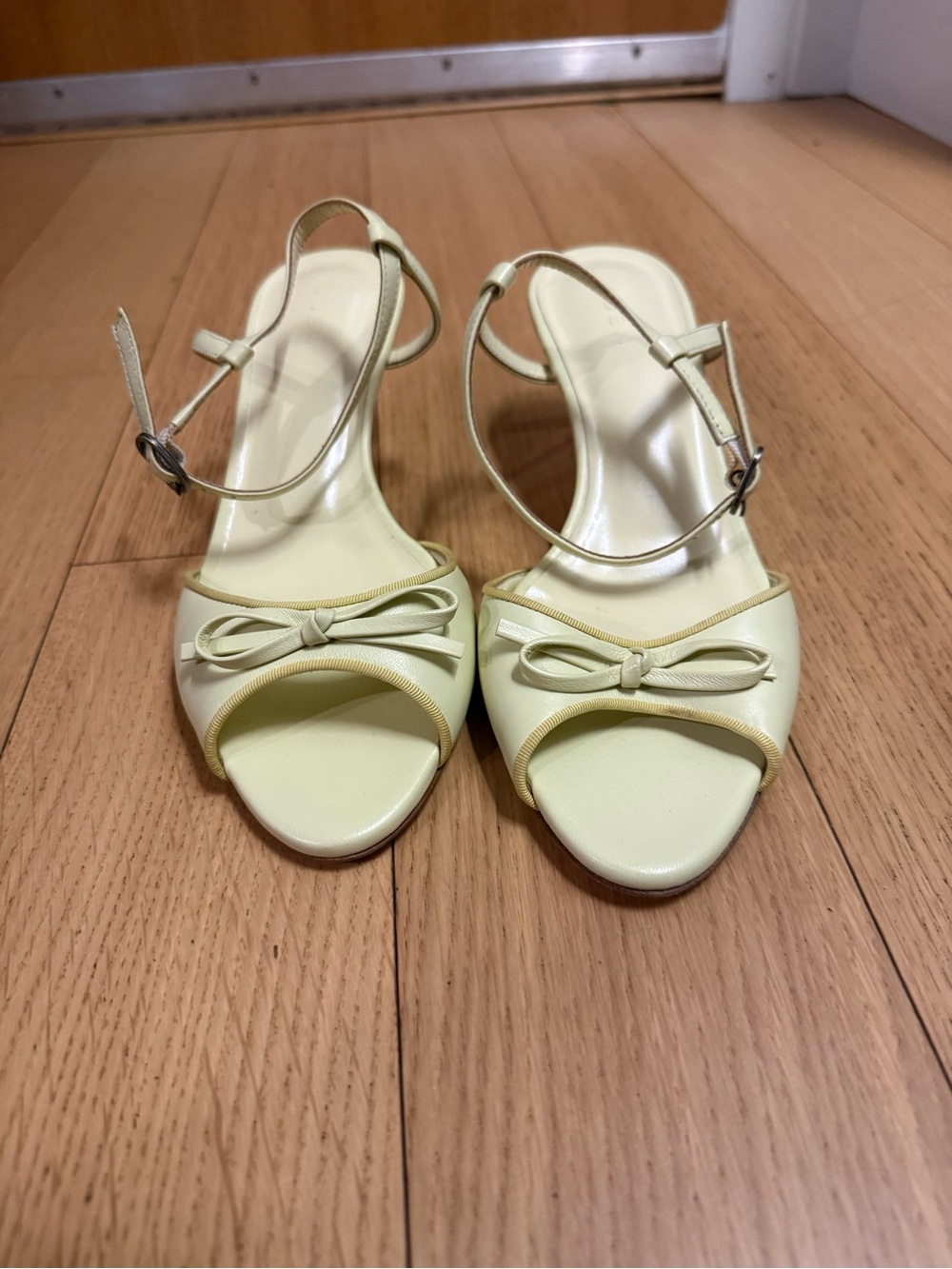 NWOT doen yellow kitten heels